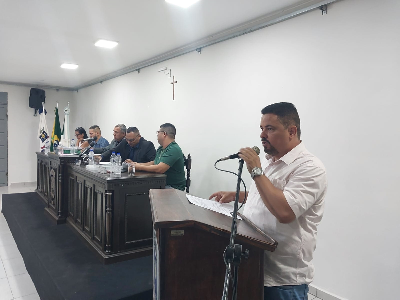 PROJETO DE LEI Nº 008/2026 E INDICAÇÃO APRESENTADOS PELO VEREADOR EDUARDO FERNANDES