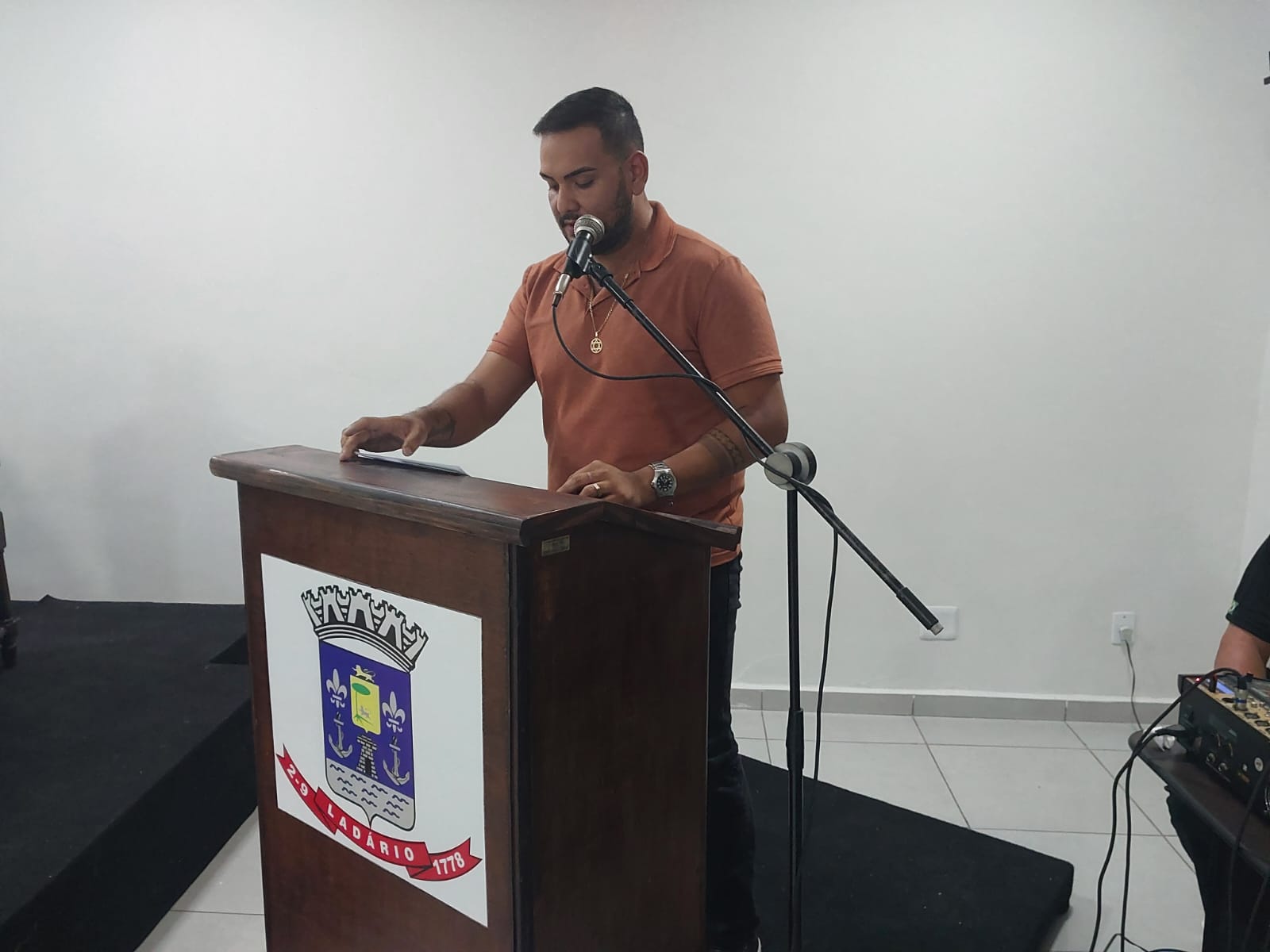 PROJETO DE LEI E MOÇÃO DE APLAUSOS E CONGRATULAÇÕES DO VEREADOR JOÃO PAULO