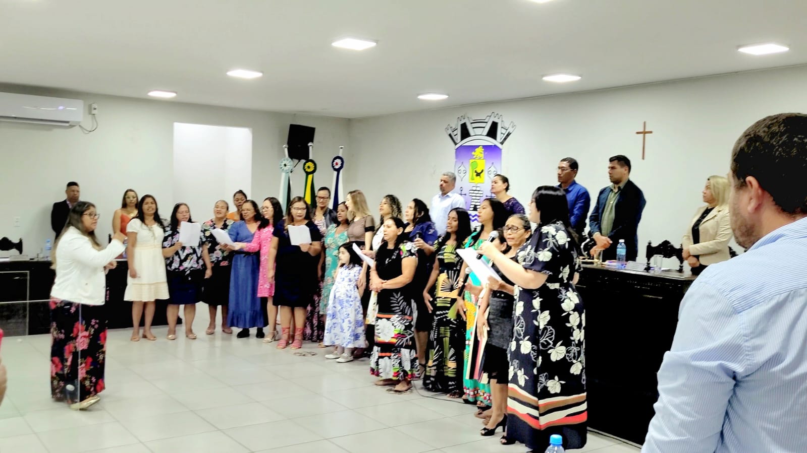 ENTREGA DE MOÇÃO DE APLAUSOS E CONGRATULAÇÕES ESPOSA DE PASTORES E DIRIGENTES DO CÍRCULO DE ORAÇÃO DAS IGREJAS ASSEMBLEIA DE DEUS MINISTÉRIO DE BELÉM, MISSÃO EVANGÉLICA DO BRASIL E PROJETO DE DEUS DO VEREADOR JOÃO BRITO NA SESSÃO ORDINÁRIA 09/05/2023