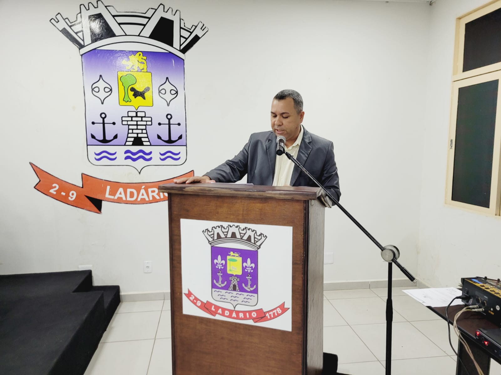 O VEREADOR JONIL JUNIOR APRESENTOU MOÇÃO DE APLAUSOS E CONGRATULAÇÕES AOS ATLETAS DA ACADEMIA RAVI TEAM CHUTE BOX NA SESSÃO ORDINÁRIA 09/05/2023