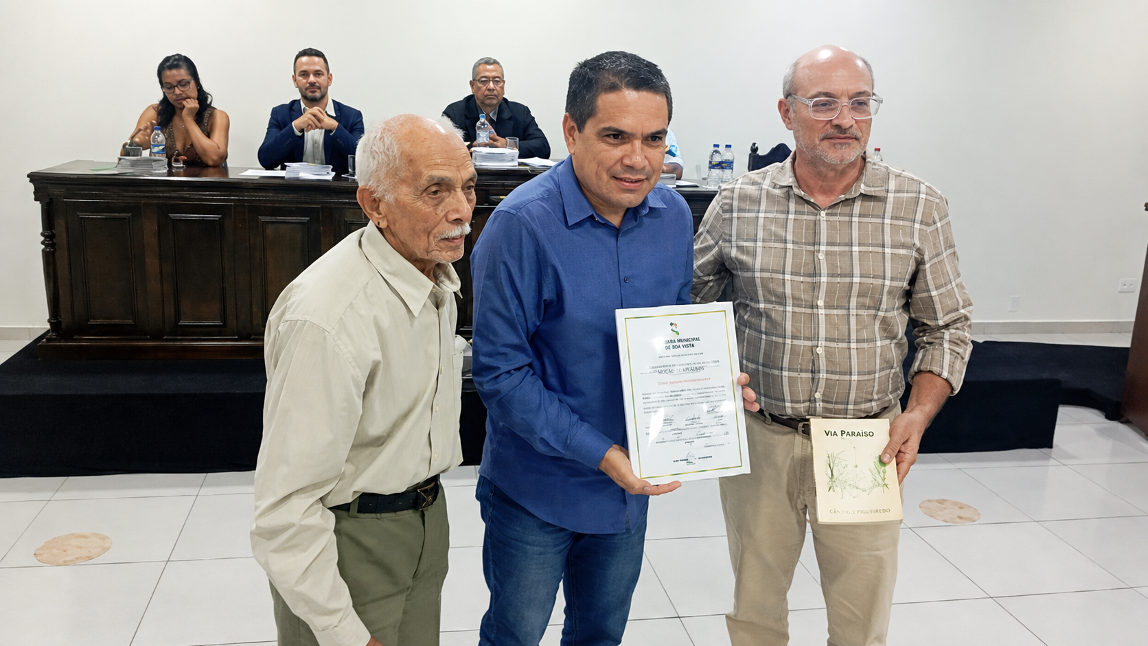 O VEREADOR ALEXANDRE ENTREGOU MOÇÃO DE APLAUSOS E CONGRATULAÇÕES AOS FILHOS DO ESCRITOR JOÃO LISBÔA DE MACÊDO