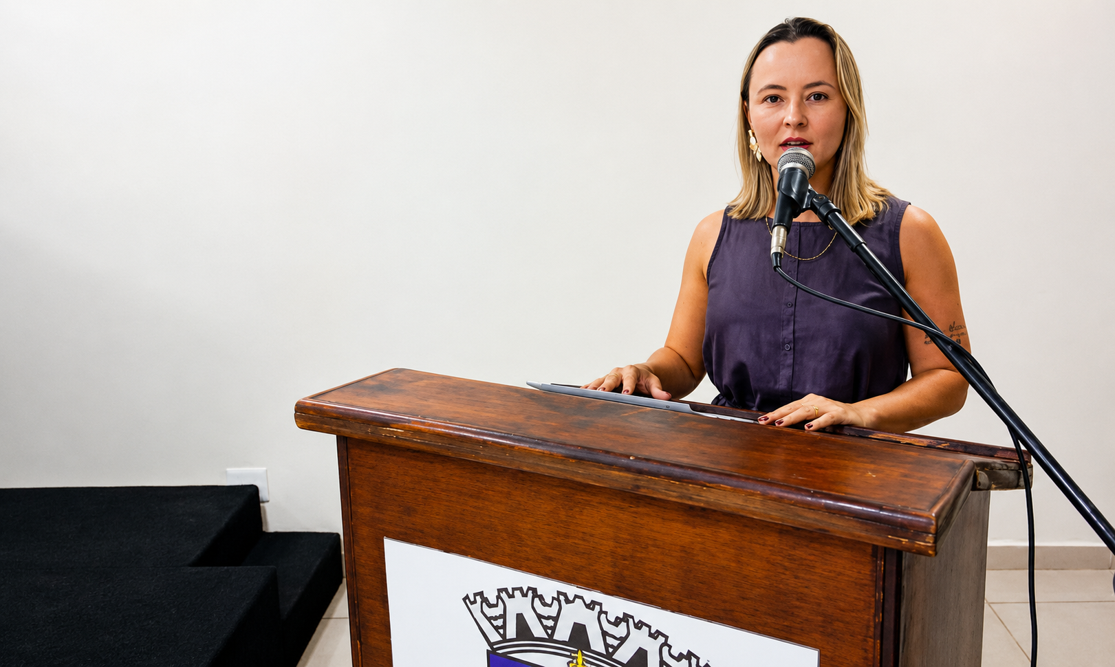 MOÇÃO DE APLAUSOS E CONGRATULAÇÕES Nº. 011 DA VEREADORA ELIZAMA MEDINA