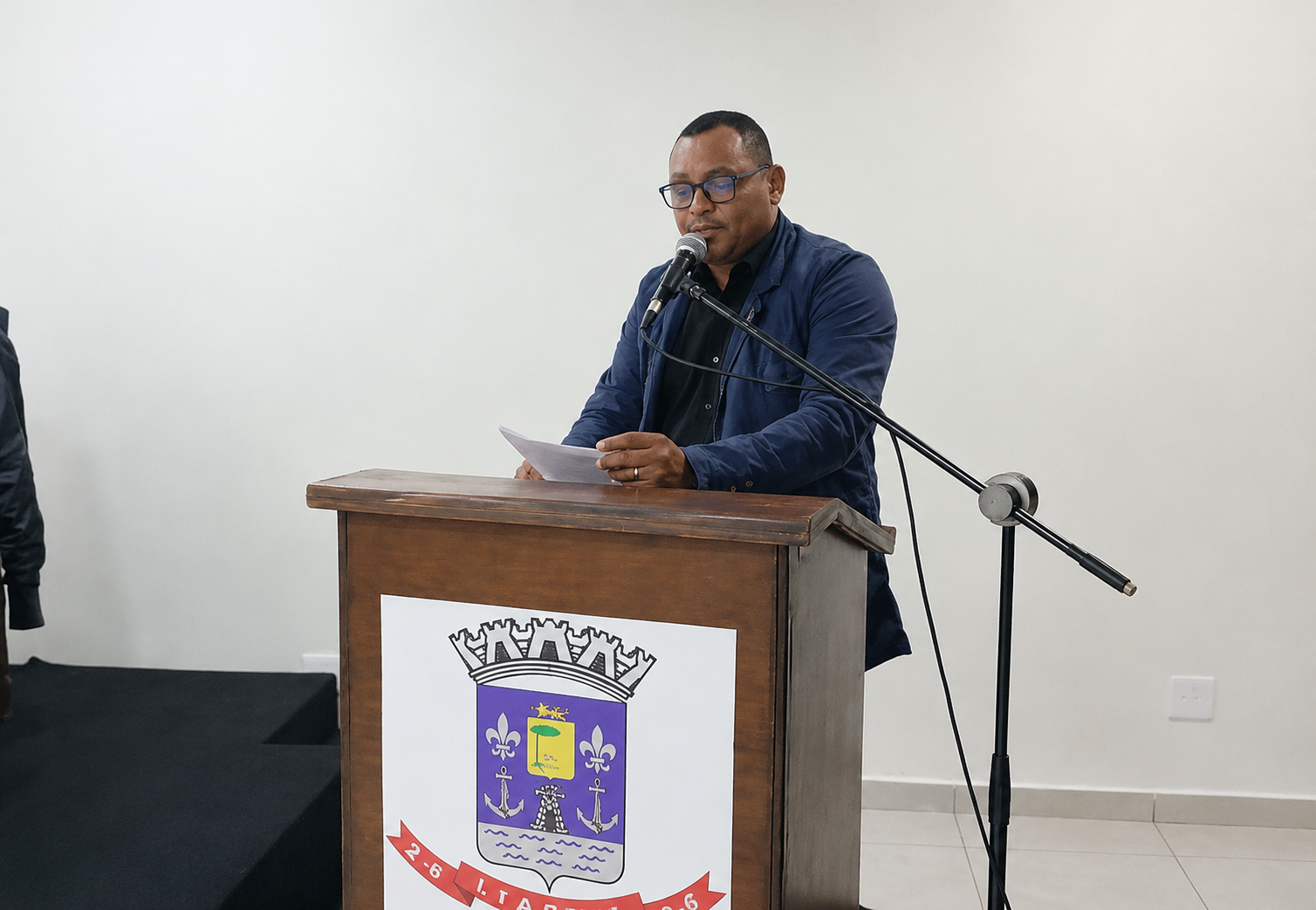 MOÇÃO DE APLAUSOS E CONGRATULAÇÕES Nº 013, AO ILUSTRÍSSIMO SENHOR PASTOR DA ASSEMBLEIA DE DEUS, JOÃO MARTINS, APRESENTADO PELO VEREADOR PARTOR JOÃO BRITO