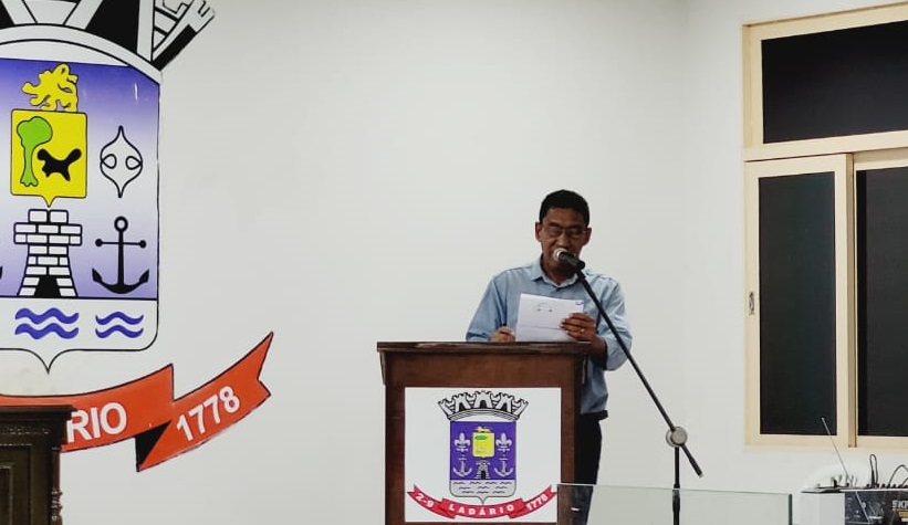 APRESENTAÇÃO DE ENTREGA DE MOÇÃO DE APLAUSOS E CONGRATULAÇÕES REALIZADA PELO VEREADOR DENILSON MARCIO