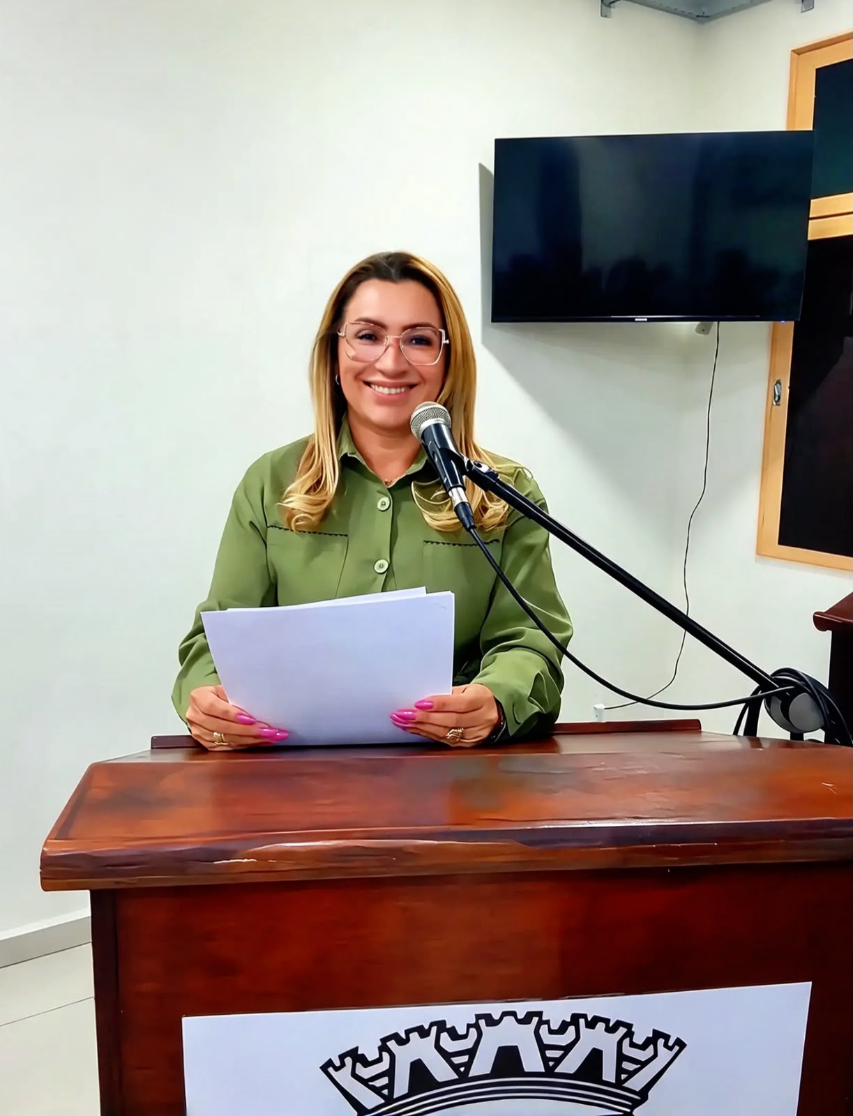 VEREADORA JOSIANE BRAGA APRESENTOU AS INDICAÇÕES N° 199, 200 E 201.